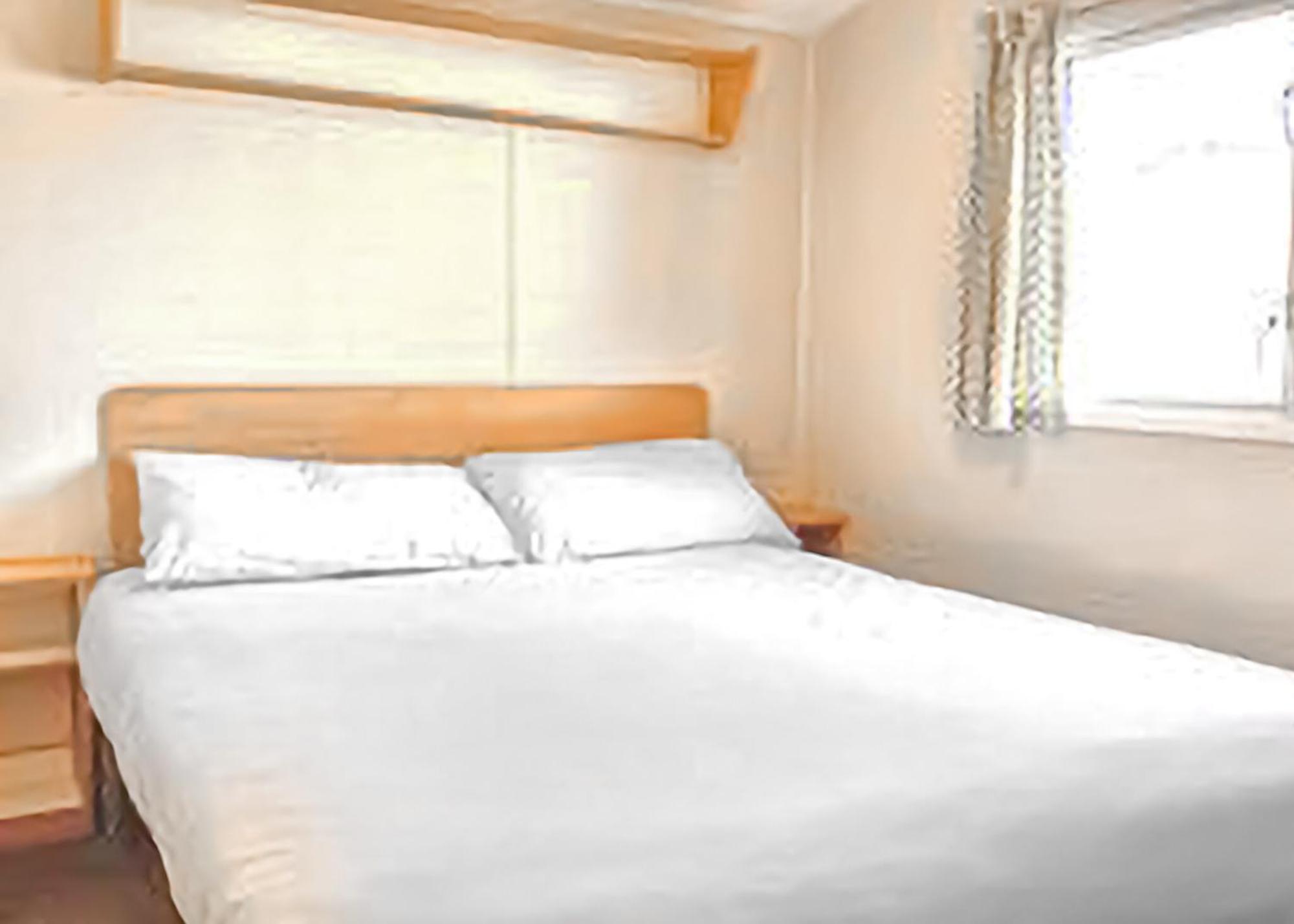 Orchards Holiday Park Newbridge  Стая снимка