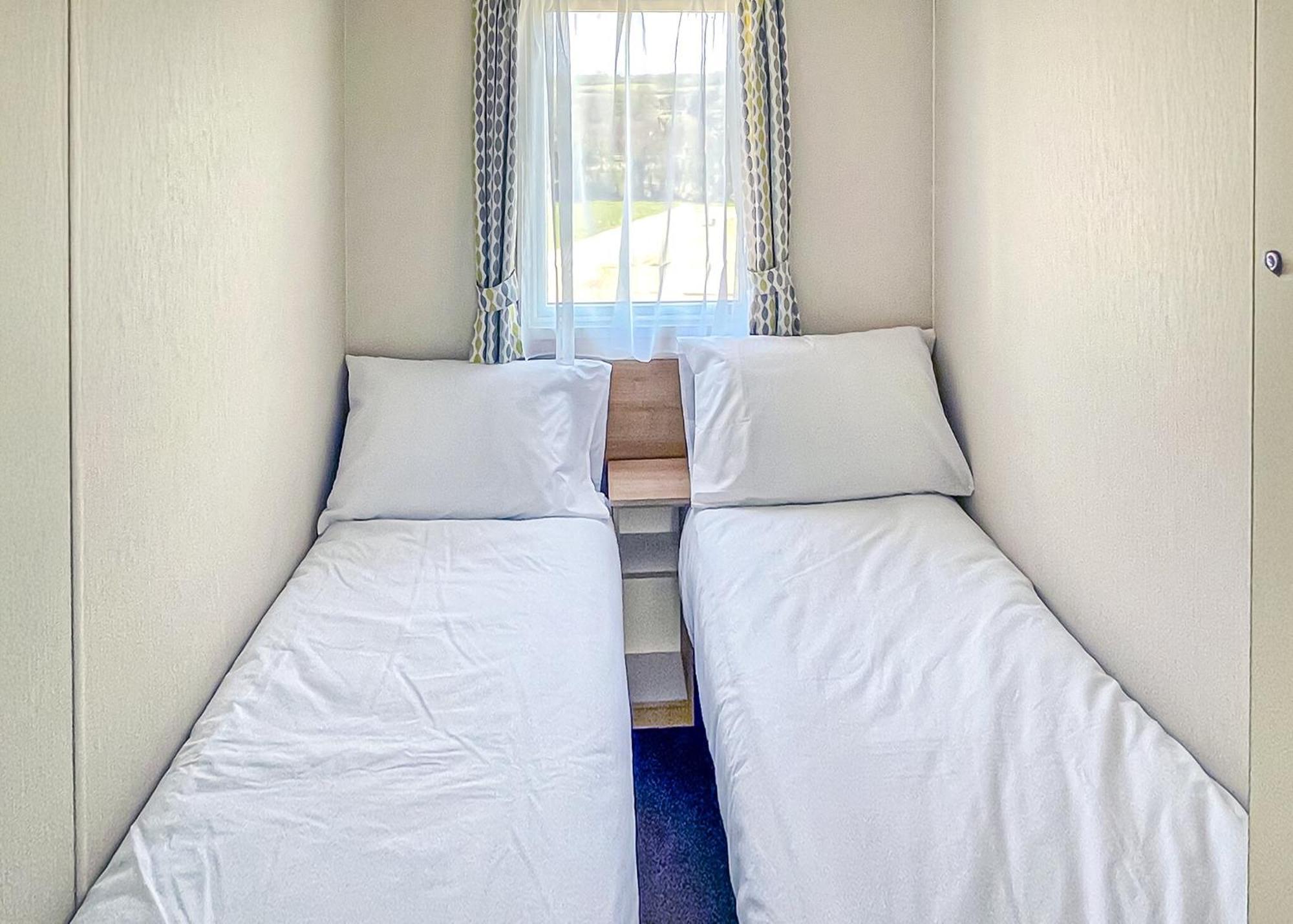 Orchards Holiday Park Newbridge  Стая снимка