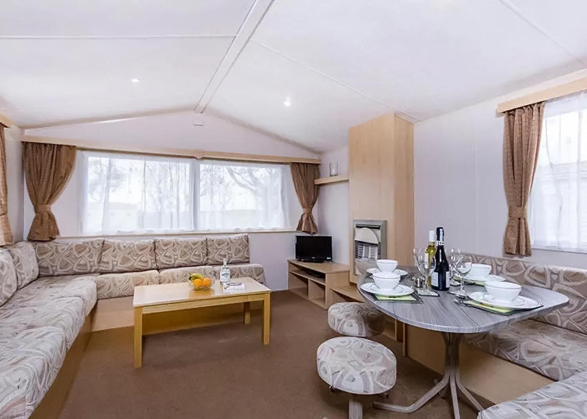 Orchards Holiday Park Newbridge  Стая снимка