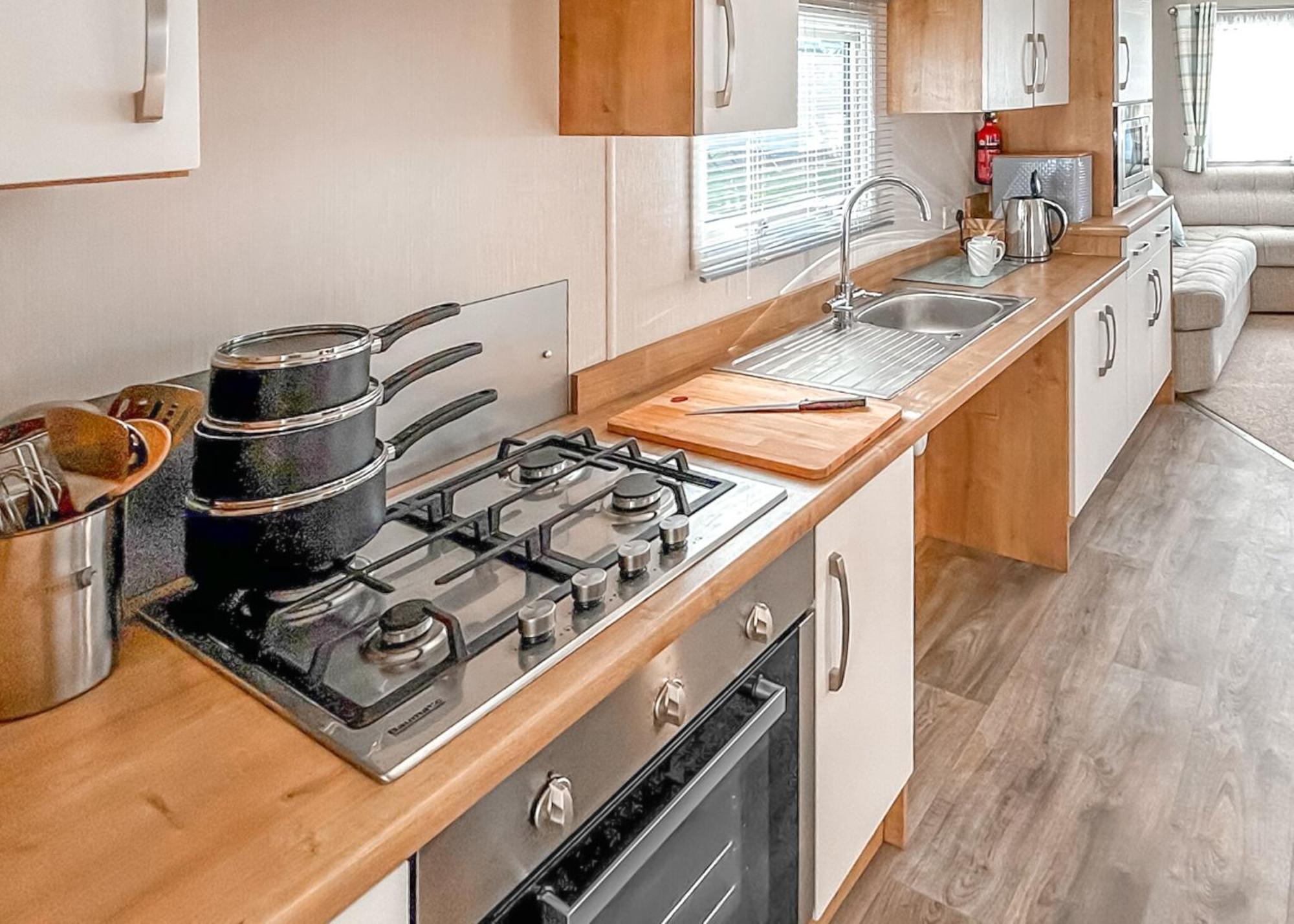 Orchards Holiday Park Newbridge  Стая снимка