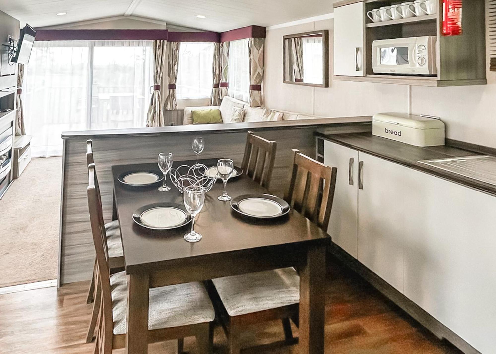 Orchards Holiday Park Newbridge  Стая снимка