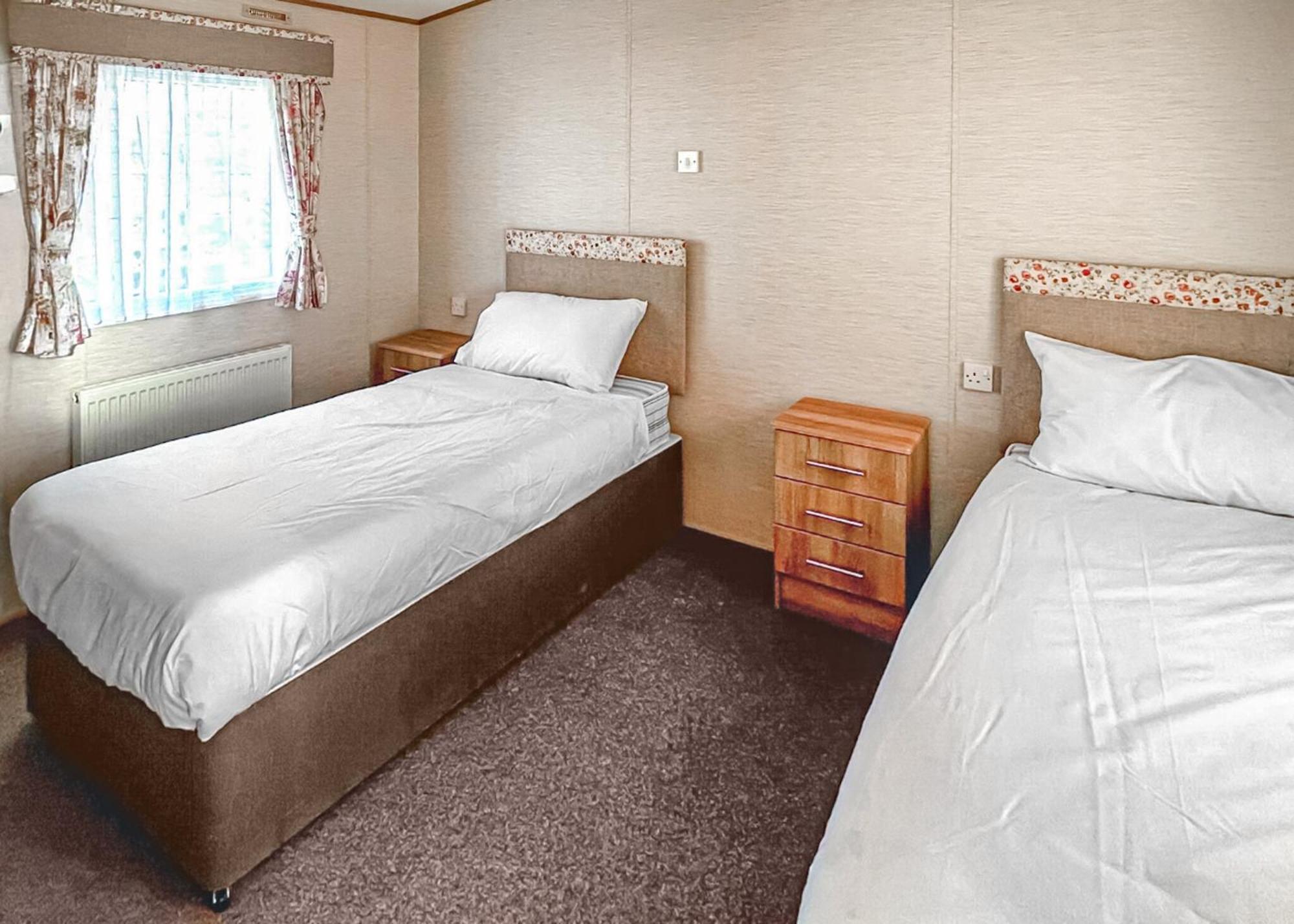 Orchards Holiday Park Newbridge  Стая снимка