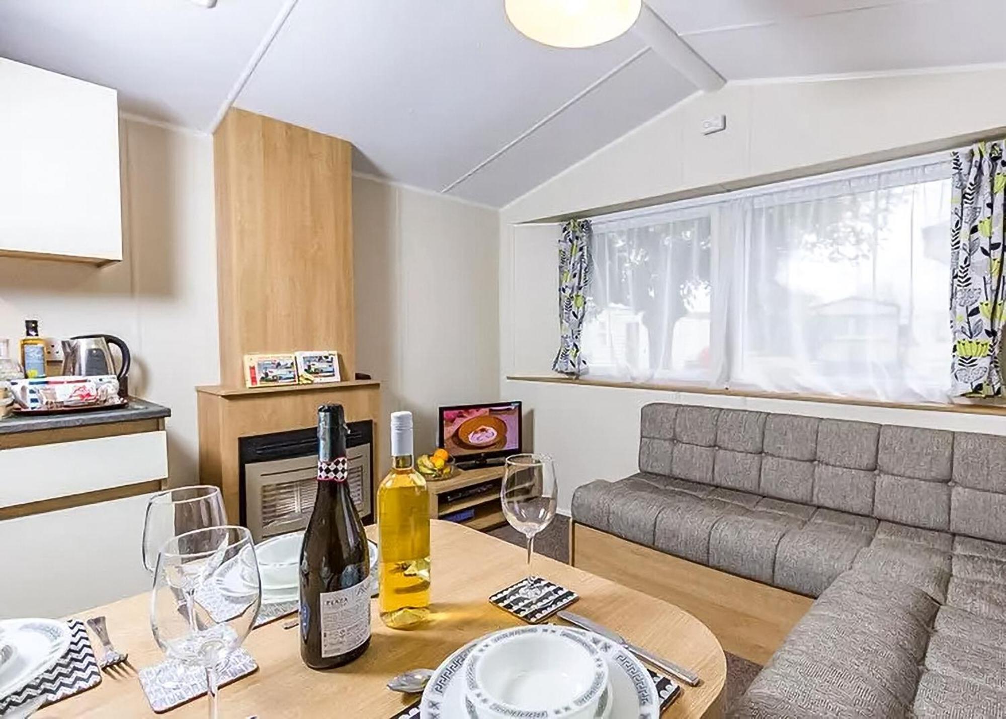 Orchards Holiday Park Newbridge  Екстериор снимка